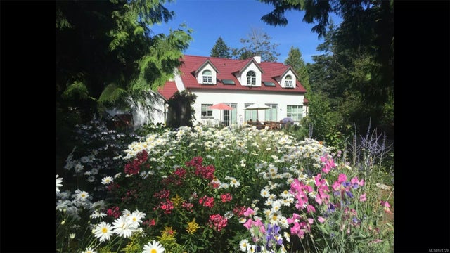 1 of 33 - 150 Rosislos Blvd, Gabriola Island, BC