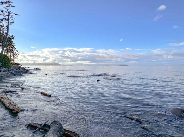 1 of 29 - 63 Malaspina Dr, Gabriola Island, BC