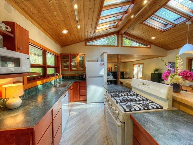 5 of 24 - 3075 Brigantine Cres, Hornby Island, BC