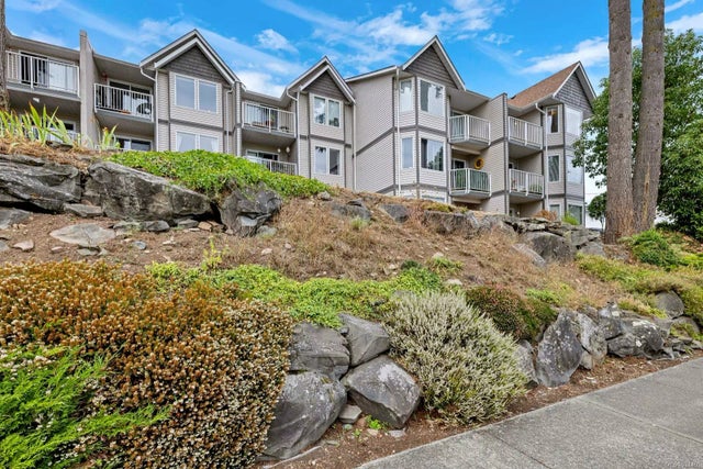 1 of 33 - 9916 Daniel St 301, Chemainus, BC