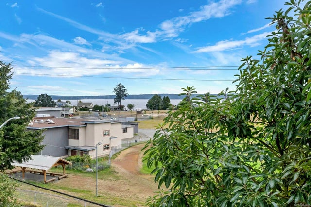 2 of 33 - 9916 Daniel St 301, Chemainus, BC