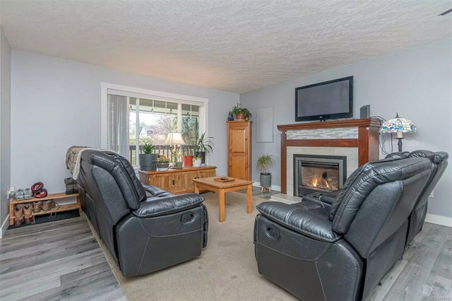 3 of 27 - 8058 Edmund St, Crofton, BC