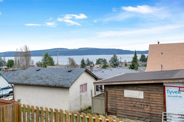 1 of 32 - 8047 Arthur St, Crofton, BC