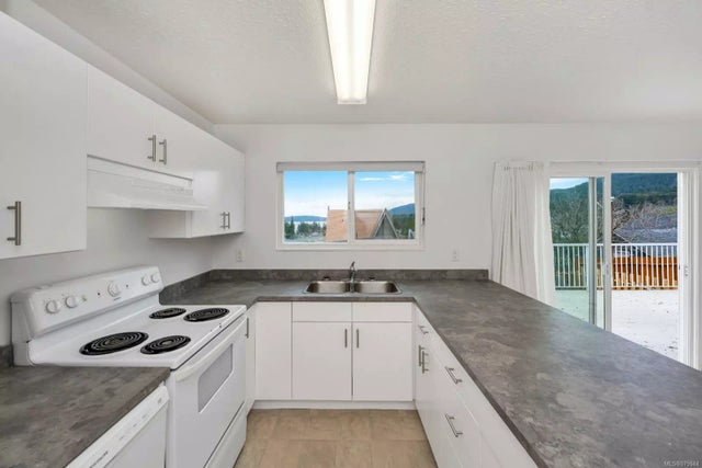 5 of 32 - 8047 Arthur St, Crofton, BC