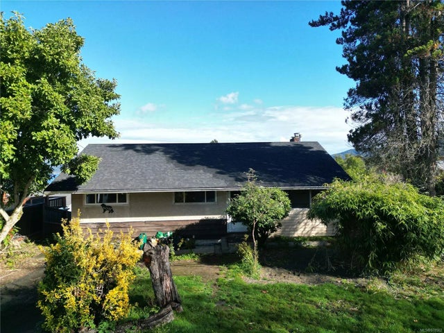 1 of 26 - 8097 Arthur St, Crofton, BC