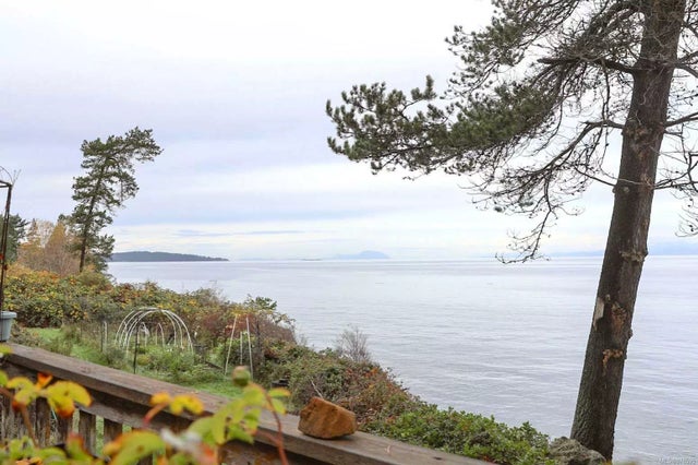 2 of 47 - 2400 Jolly Brothers Rd, Gabriola Island, BC