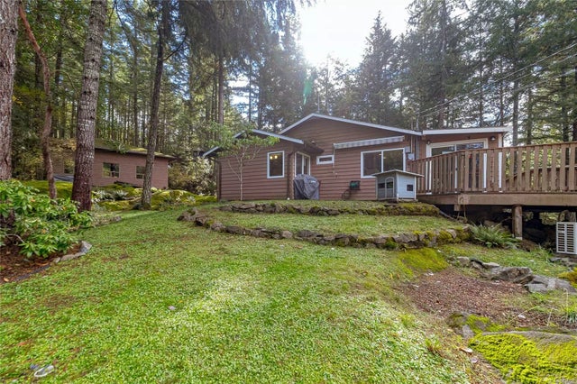 4 of 61 - 3296 Lakeridge Pl, Highlands, BC