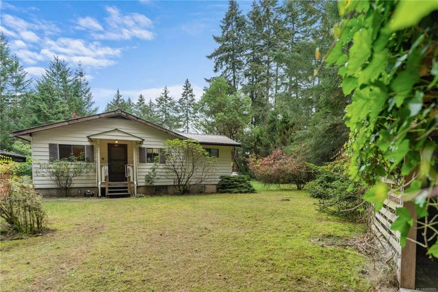 1 of 24 - 1405 Wild Rose Dr, Gabriola Island, BC