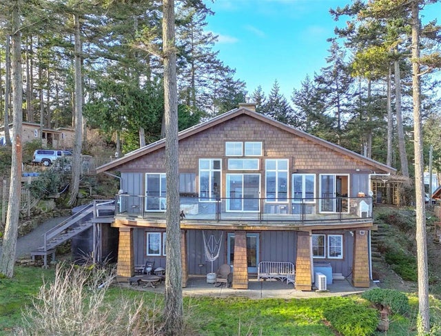1 of 32 - 1064 Berry Point Rd, Gabriola Island, BC