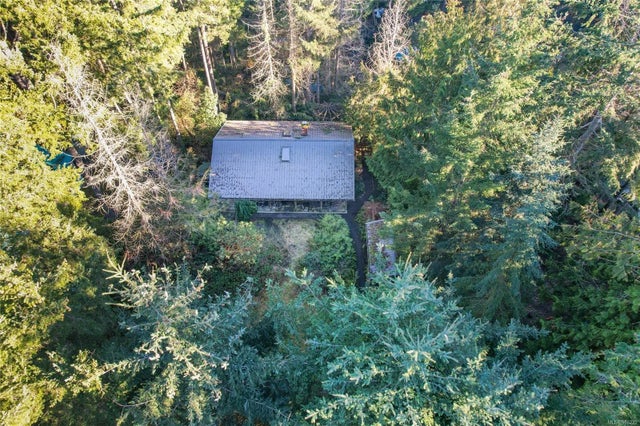1 of 30 - 950 Carmen Cres, Gabriola Island, BC
