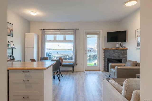 3 of 39 - 230 Main St 106, Tofino, BC