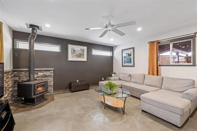 4 of 29 - 8118 King St, Crofton, BC