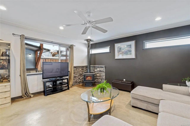 5 of 29 - 8118 King St, Crofton, BC