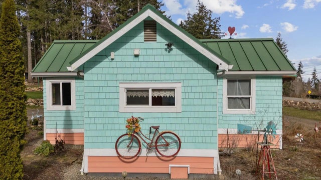 4 of 67 - 4995 Island Hwy S, Union Bay, BC