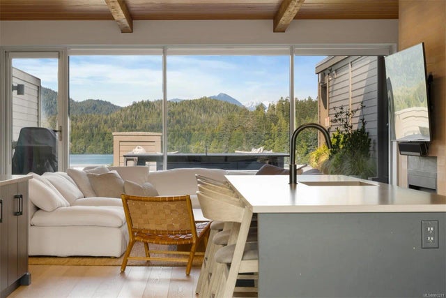 4 of 37 - 368 Main St 406, Tofino, BC