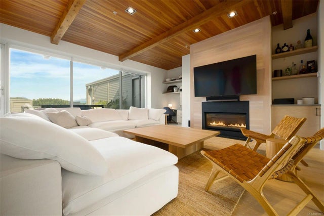 5 of 37 - 368 Main St 406, Tofino, BC