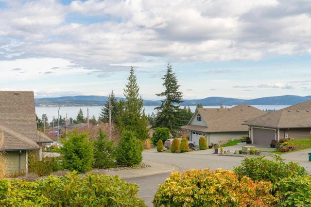 2 of 46 - 3331 Cook St, Chemainus, BC