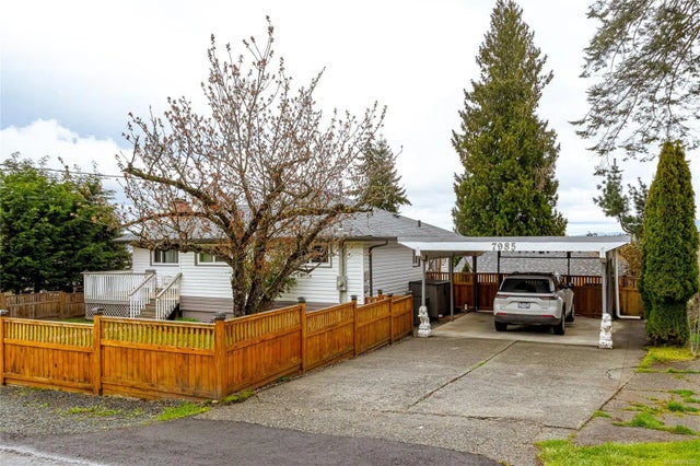 1 of 56 - 7985 Arthur St, Crofton, BC