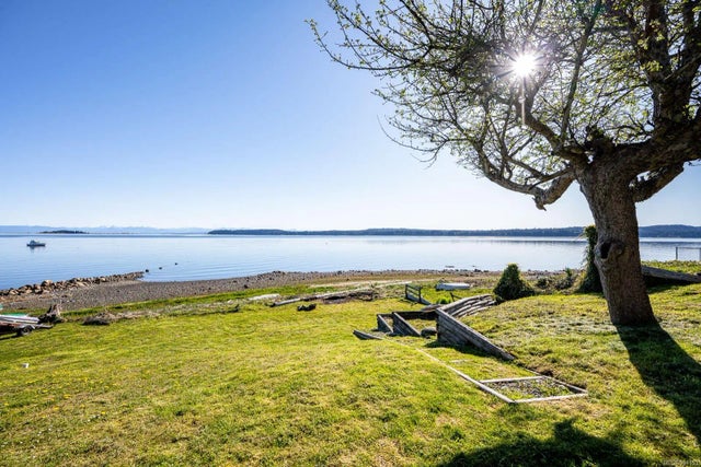 3 of 32 - 5630 Island Hwy S, Union Bay, BC