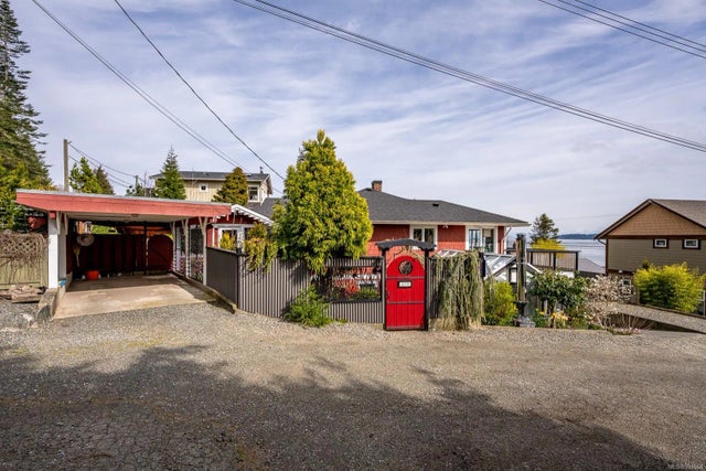 1 of 99 - 270 Lansdowne St, Union Bay, BC