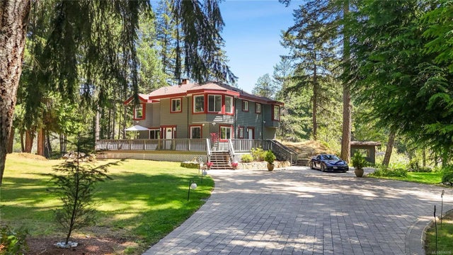 2 of 47 - 3380 Woodridge Pl, Highlands, BC