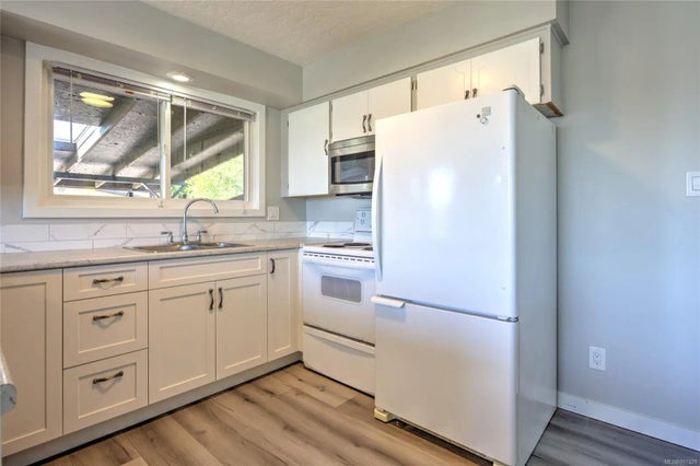 5 of 63 - 8054 Bertha St, Crofton, BC