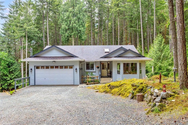 2 of 61 - 5395 Munn Rd, Highlands, BC