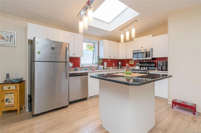 2 of 32 - 3100 Rinvold Rd 12, Hilliers, BC