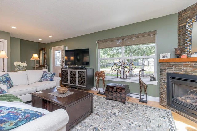 3 of 51 - 6716 Wall St, Honeymoon Bay, BC