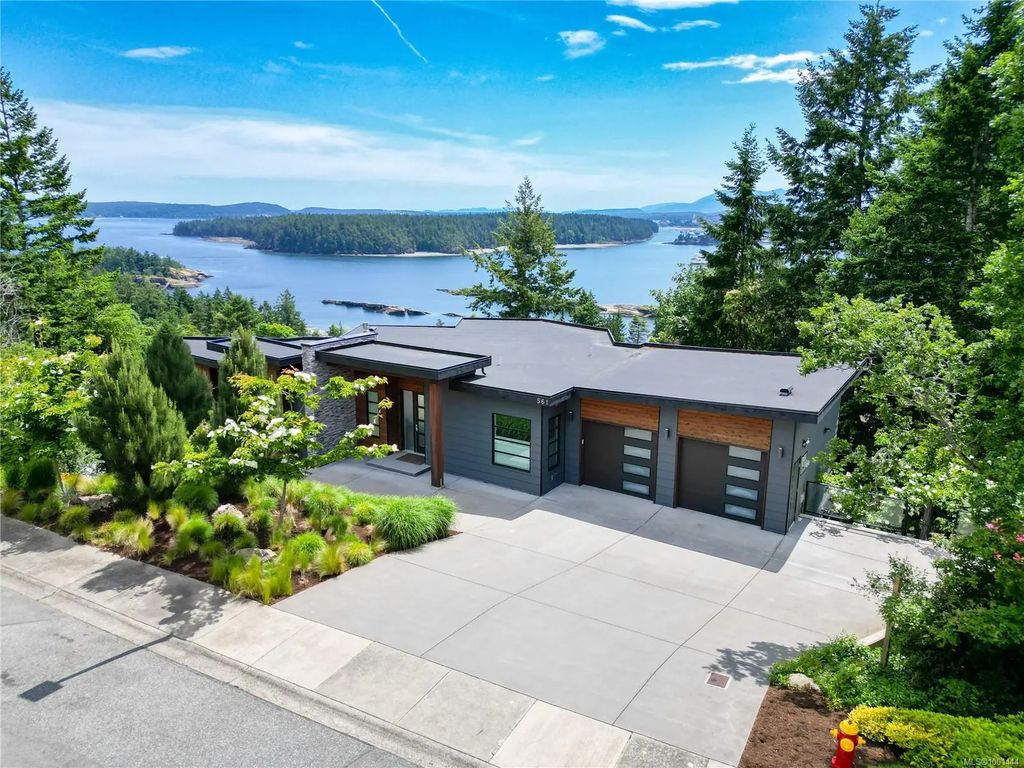 561 Cumberland Pl, Nanaimo