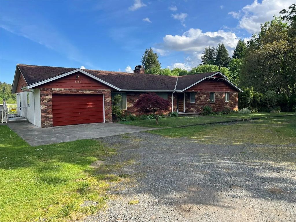 3786 Jingle Pot Rd, Nanaimo