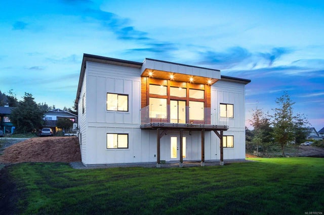 1 of 31 - 5622 1st St, Union Bay, BC