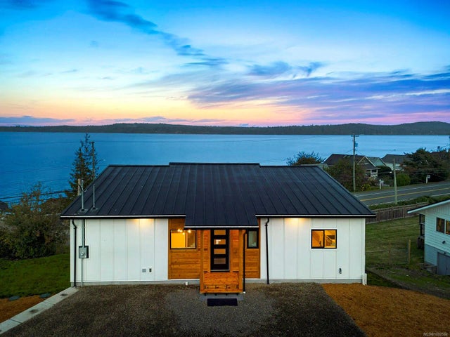 3 of 31 - 5622 1st St, Union Bay, BC