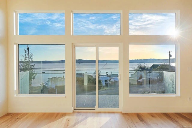 4 of 31 - 5622 1st St, Union Bay, BC