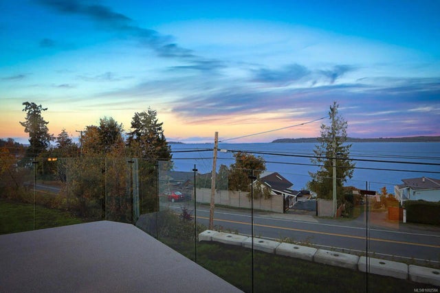 5 of 31 - 5622 1st St, Union Bay, BC