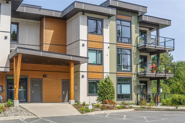 1 of 32 - 700 Yew Wood Rd 301, Tofino, BC