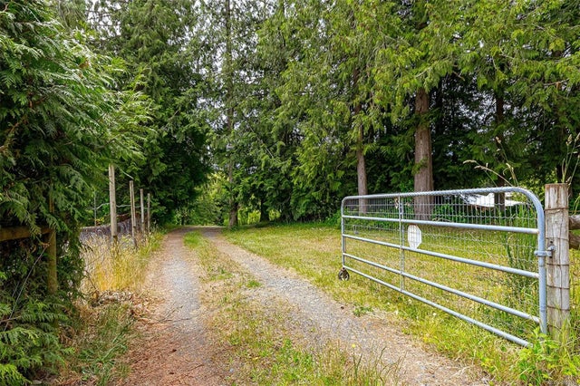 1 of 39 - 1424 Hutchinson Rd, Cobble Hill, BC