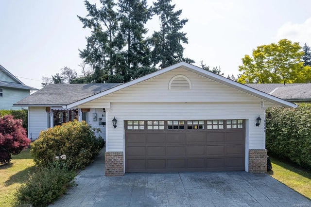 1 of 52 - 8049 Spinnaker Dr, Crofton, BC