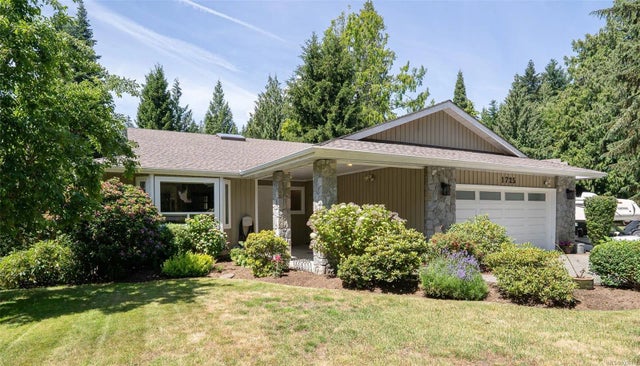 1 of 47 - 1725 Barrett Dr, North Saanich, BC