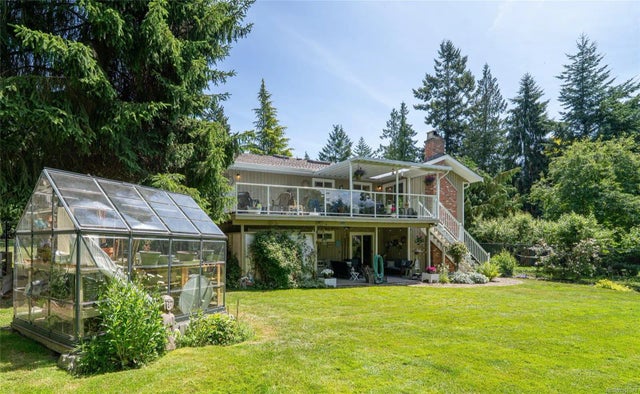 2 of 47 - 1725 Barrett Dr, North Saanich, BC