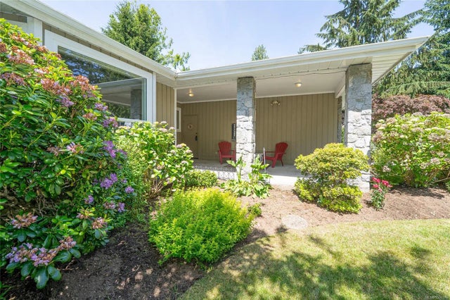 3 of 47 - 1725 Barrett Dr, North Saanich, BC