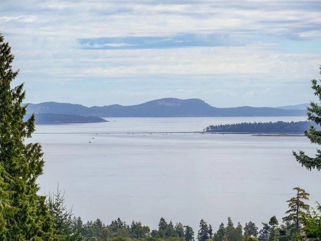 2 of 40 - 1760 Mayneview Terr, North Saanich, BC