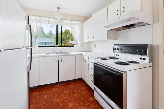 3 of 20 - 222 Marine Dr, Ucluelet, BC