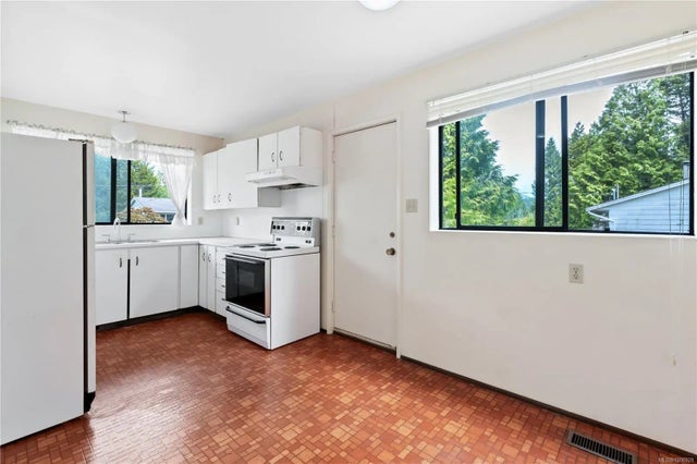 4 of 20 - 222 Marine Dr, Ucluelet, BC