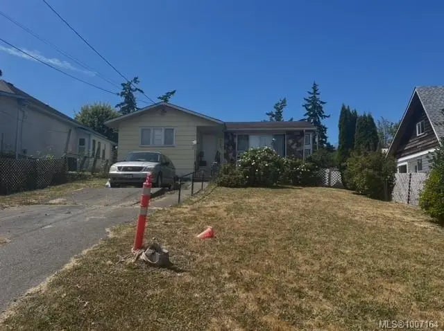 1 of 2 - 8082 York Ave, Crofton, BC