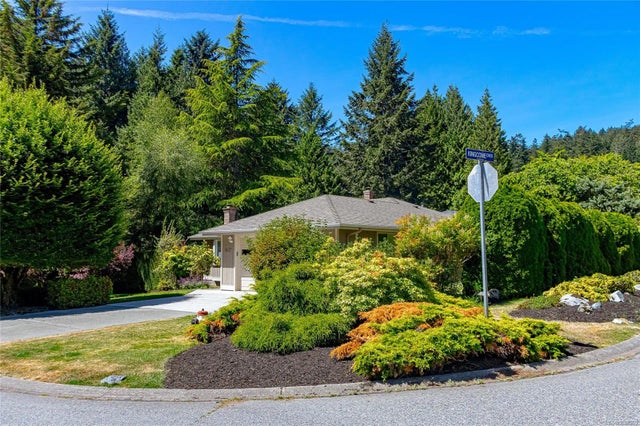 3 of 41 - 1627 Barrett Dr, North Saanich, BC