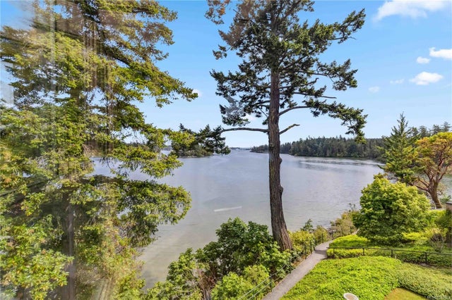 4 of 73 - 1 Buddy Rd 302, View Royal, BC