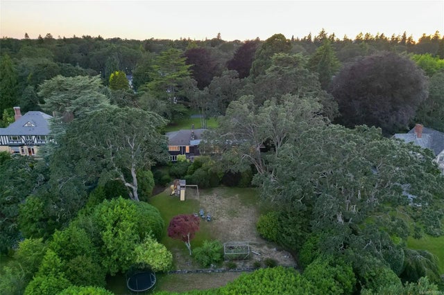 2 of 55 - 3375 Upper Terrace Rd, Oak Bay, BC