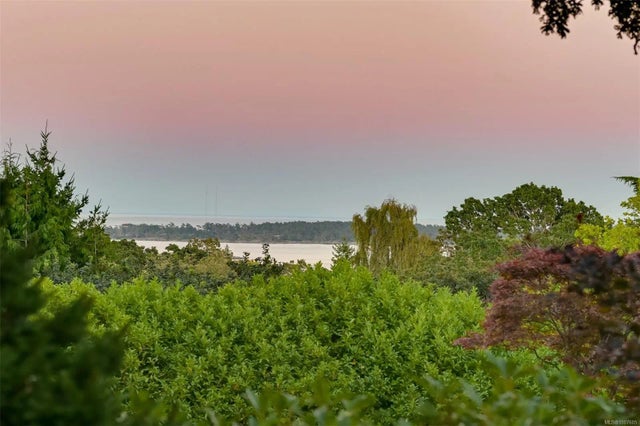3 of 55 - 3375 Upper Terrace Rd, Oak Bay, BC