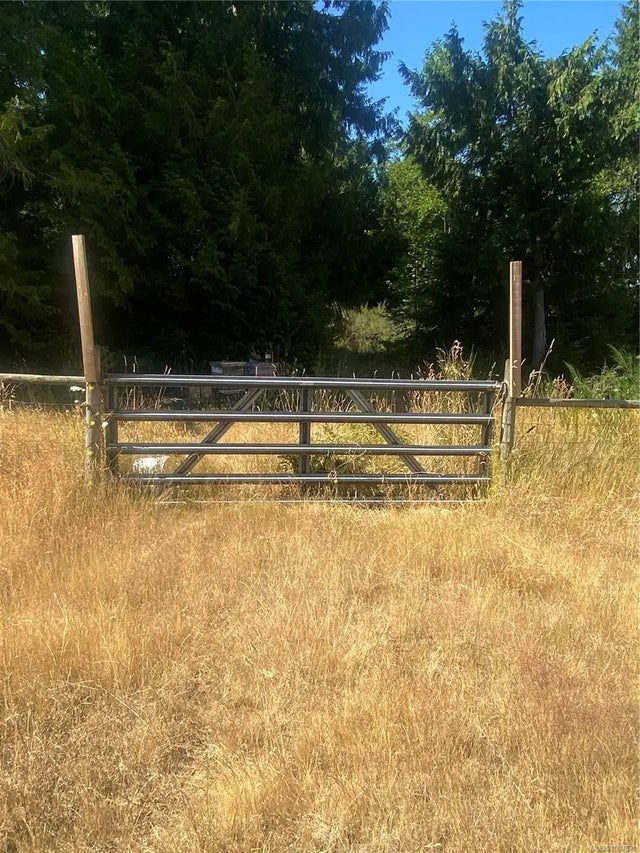 1 of 1 - Lot B Briarwood Dr, Shawnigan Lake, BC